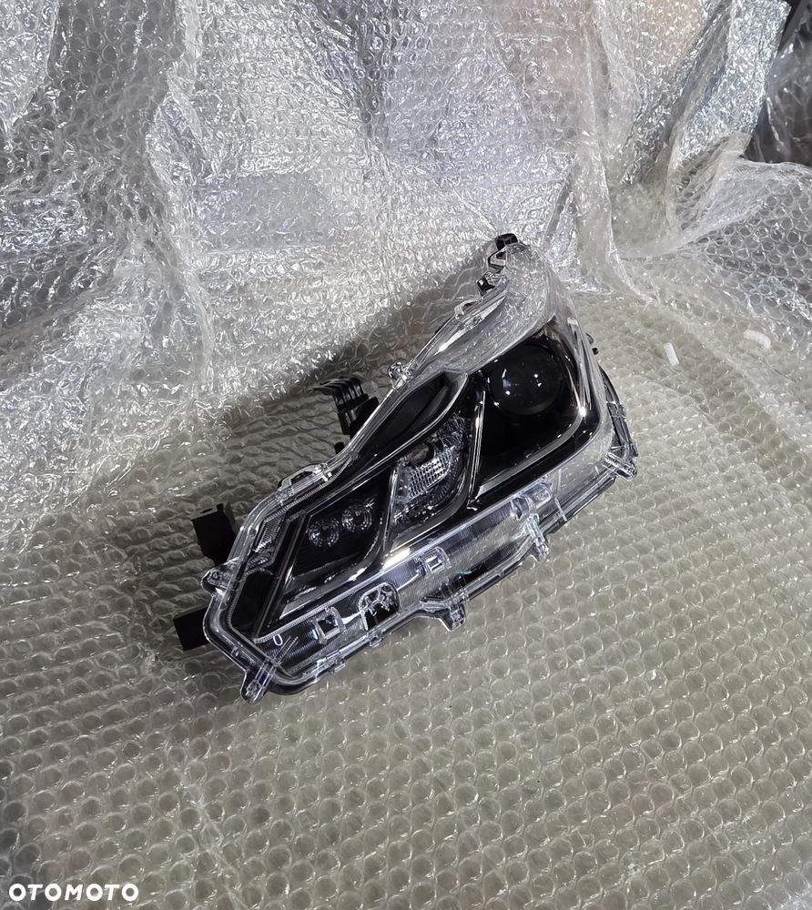 Lampa lewa przód przednia Toyota Corolla XII E21 2018-2023 Sedan 81170-02T31-00 81170-02T31 Reflektor lewy przód przedni Toyota Corolla XII E21 2018-2023 Sedan 8117002T3100 8117002T31 - 2