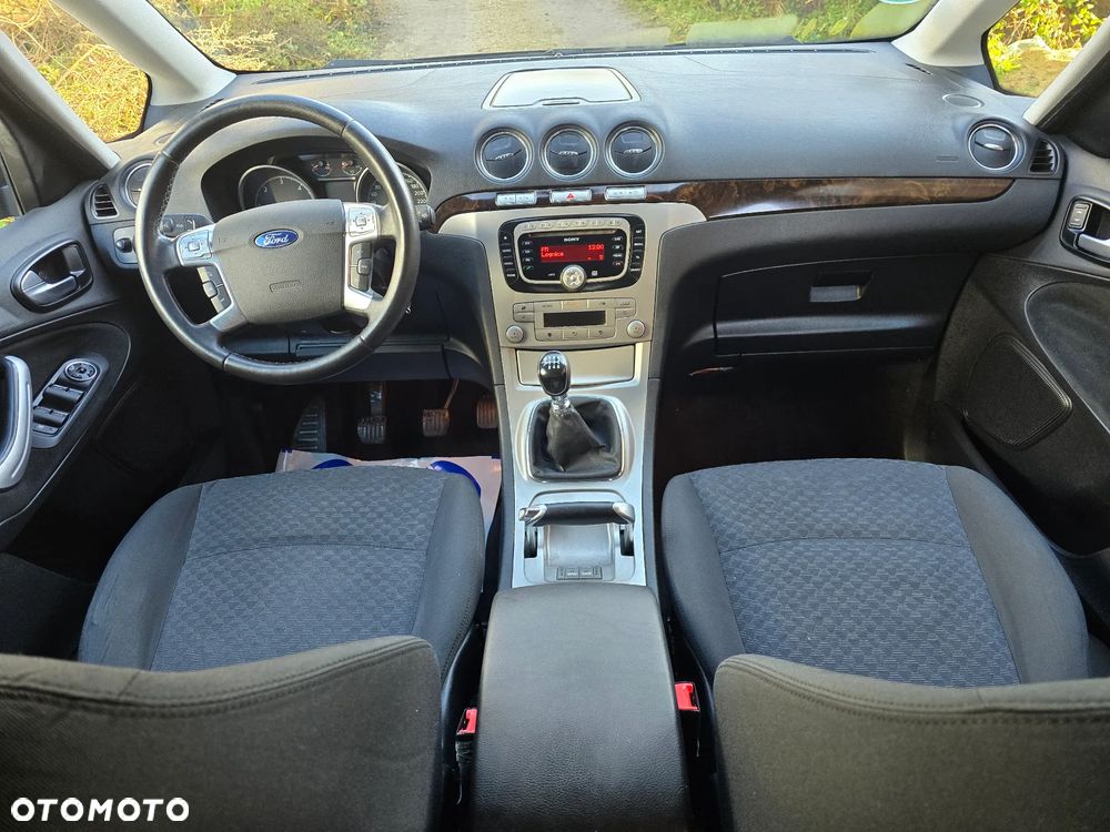 Ford Galaxy 2.0 TDCi Ghia - 29