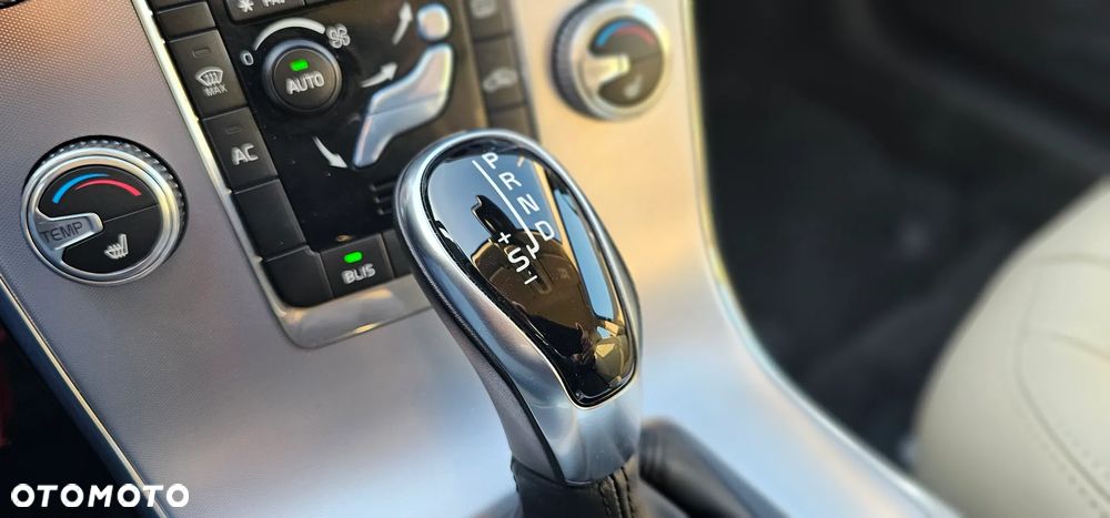 Volvo V60 T5 Drive-E Dynamic Edition (Momentum) - 19