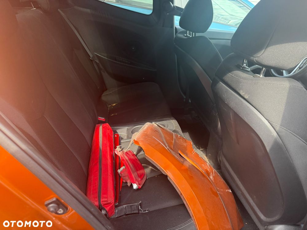 Hyundai Veloster 1.6 GDI Premium - 8
