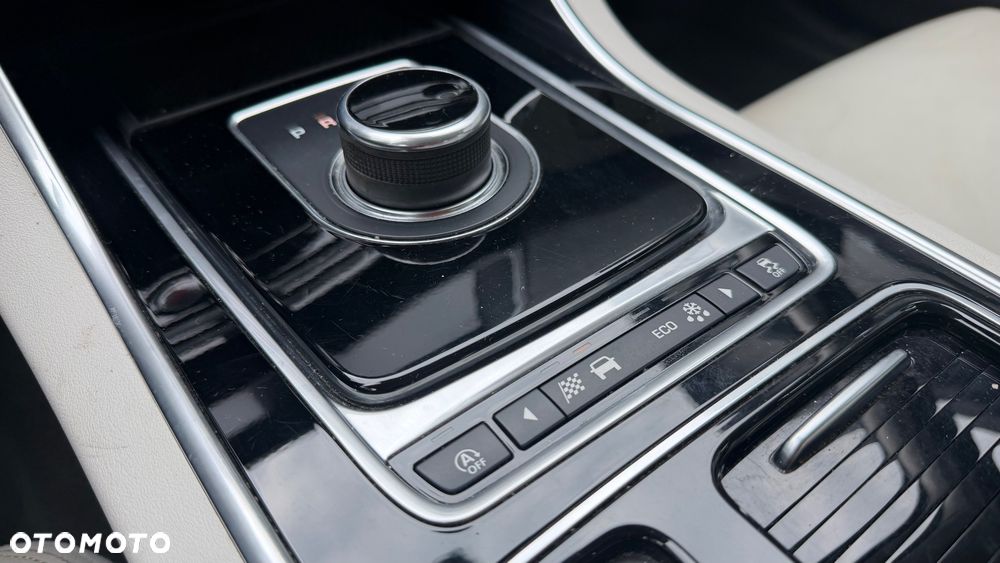 Jaguar XE 2.0 T Prestige - 20