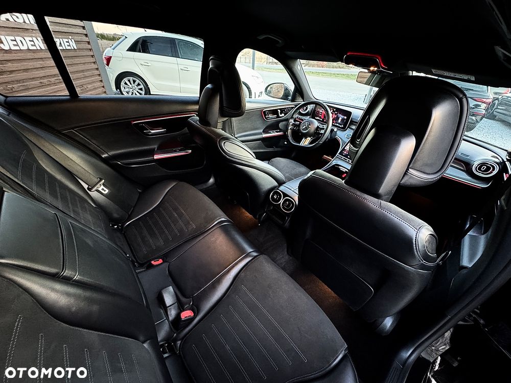 Mercedes-Benz Klasa C 180 9G-TRONIC AMG Line - 18