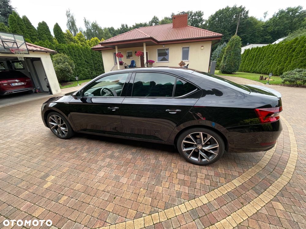 Skoda Superb 2.0 TDI SCR 4x4 Sportline DSG - 4