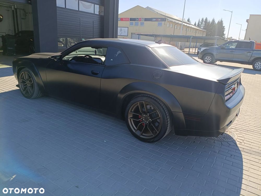 Dodge Challenger - 40