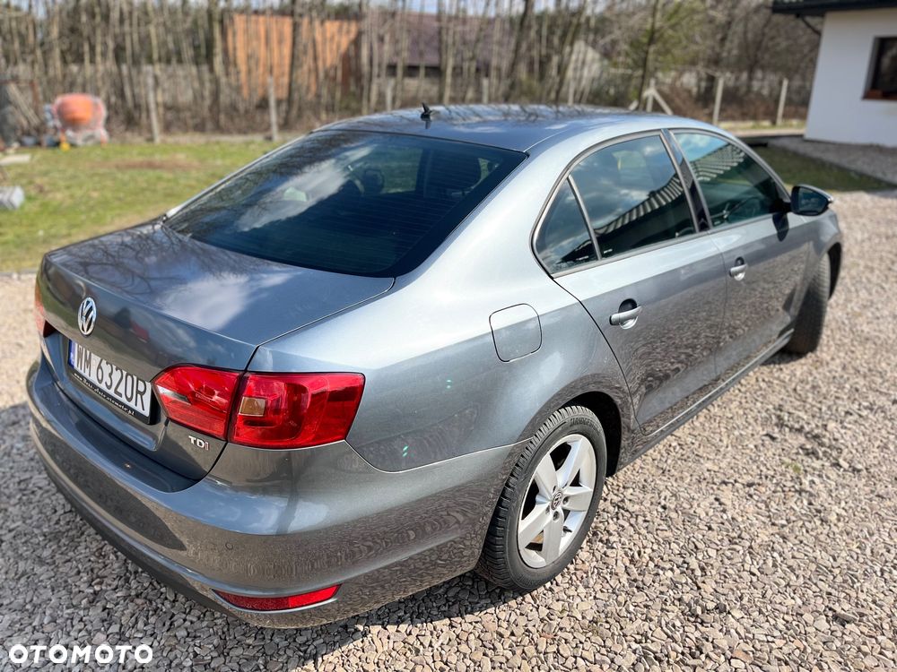 Volkswagen Jetta 1.6 TDI Highline Optimum DSG - 25