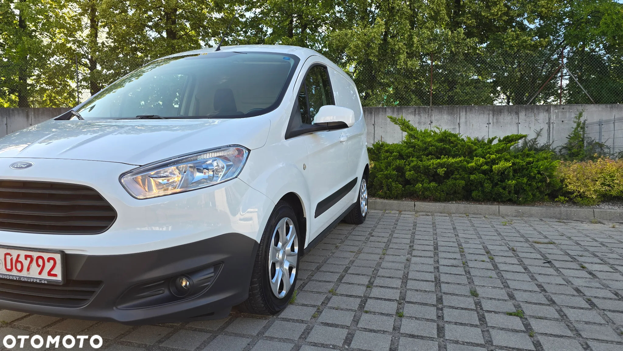 Ford Transit Courier - 29