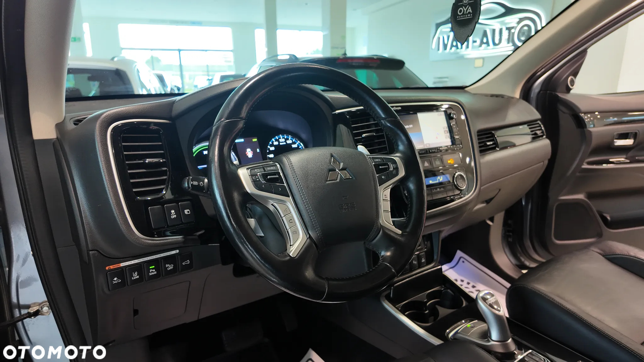 Mitsubishi Outlander 2.0 4WD Plug-In Hybrid - 24
