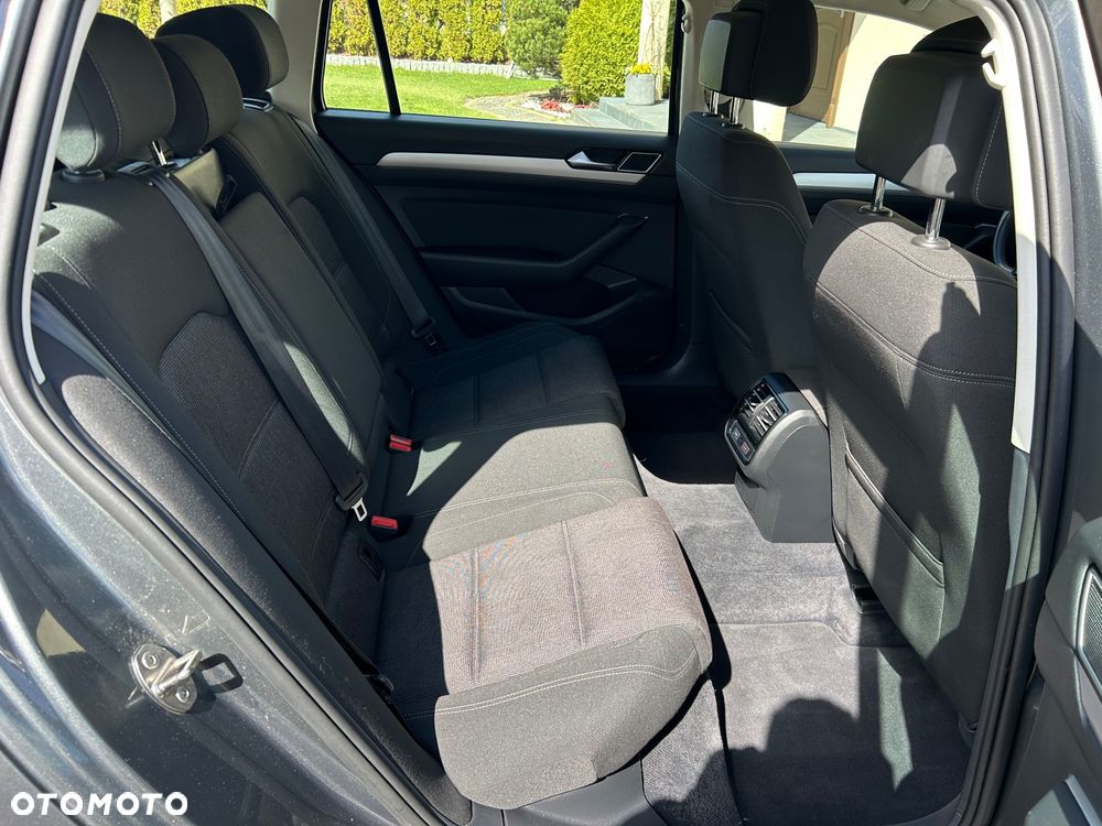 Volkswagen Passat Variant 2.0 TDI SCR DSG Comfortline - 29