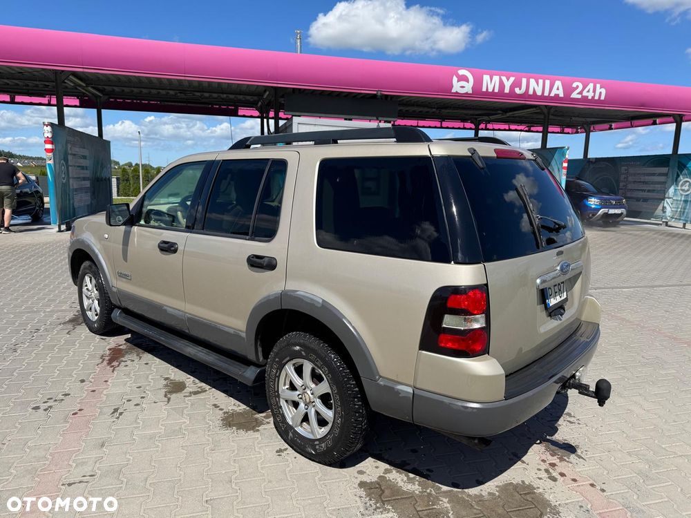 Ford Explorer - 18