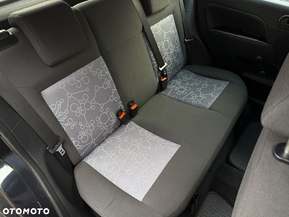 Ford Fiesta 1.3 Trend - 35