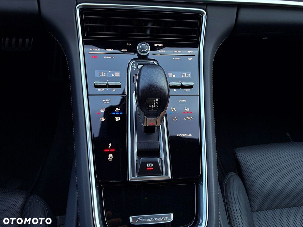 Porsche Panamera - 30