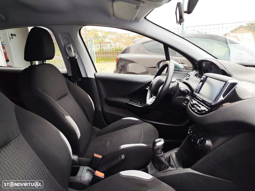 Peugeot 208 1.2 VTi SE Style - 9