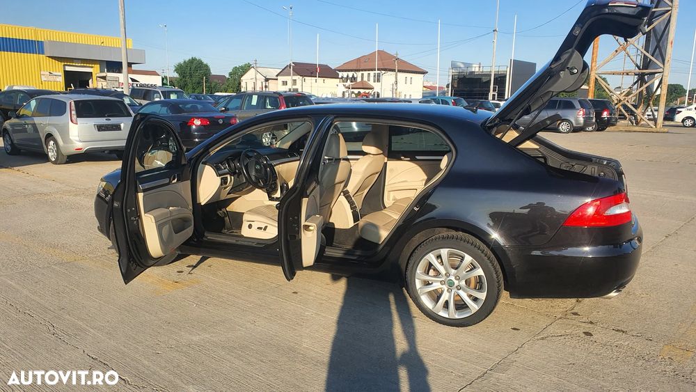 Skoda Superb 2.0 TDI DPF Elegance - 1