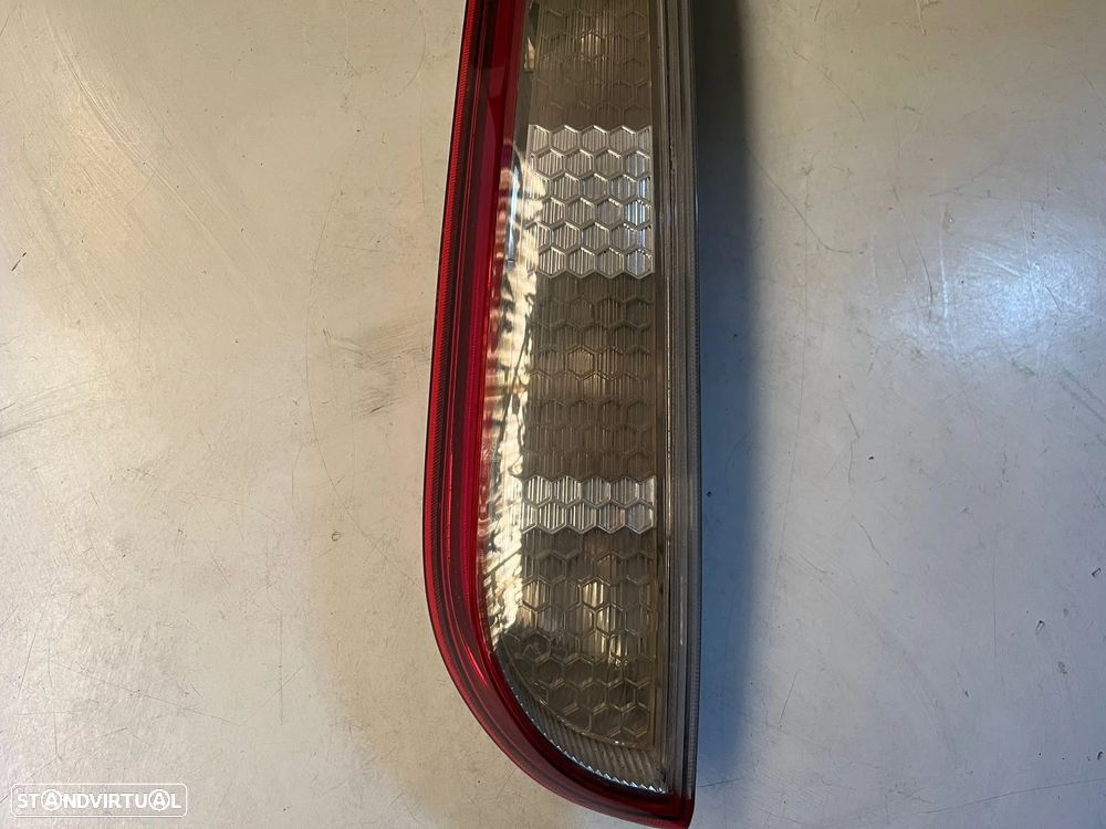 Ford Focus II Carrinha - FAROLIM DIREITO ESQUERDO - FT500 - 4