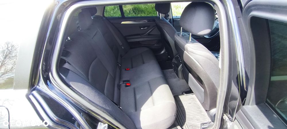 BMW Seria 5 520d xDrive - 28