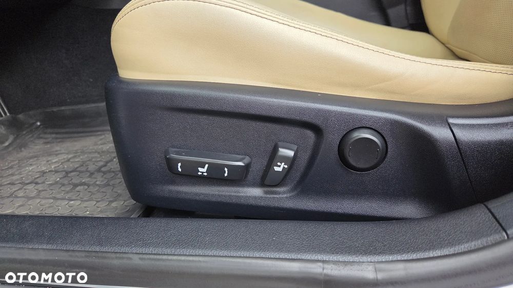 Lexus IS 300h Prestige - 30