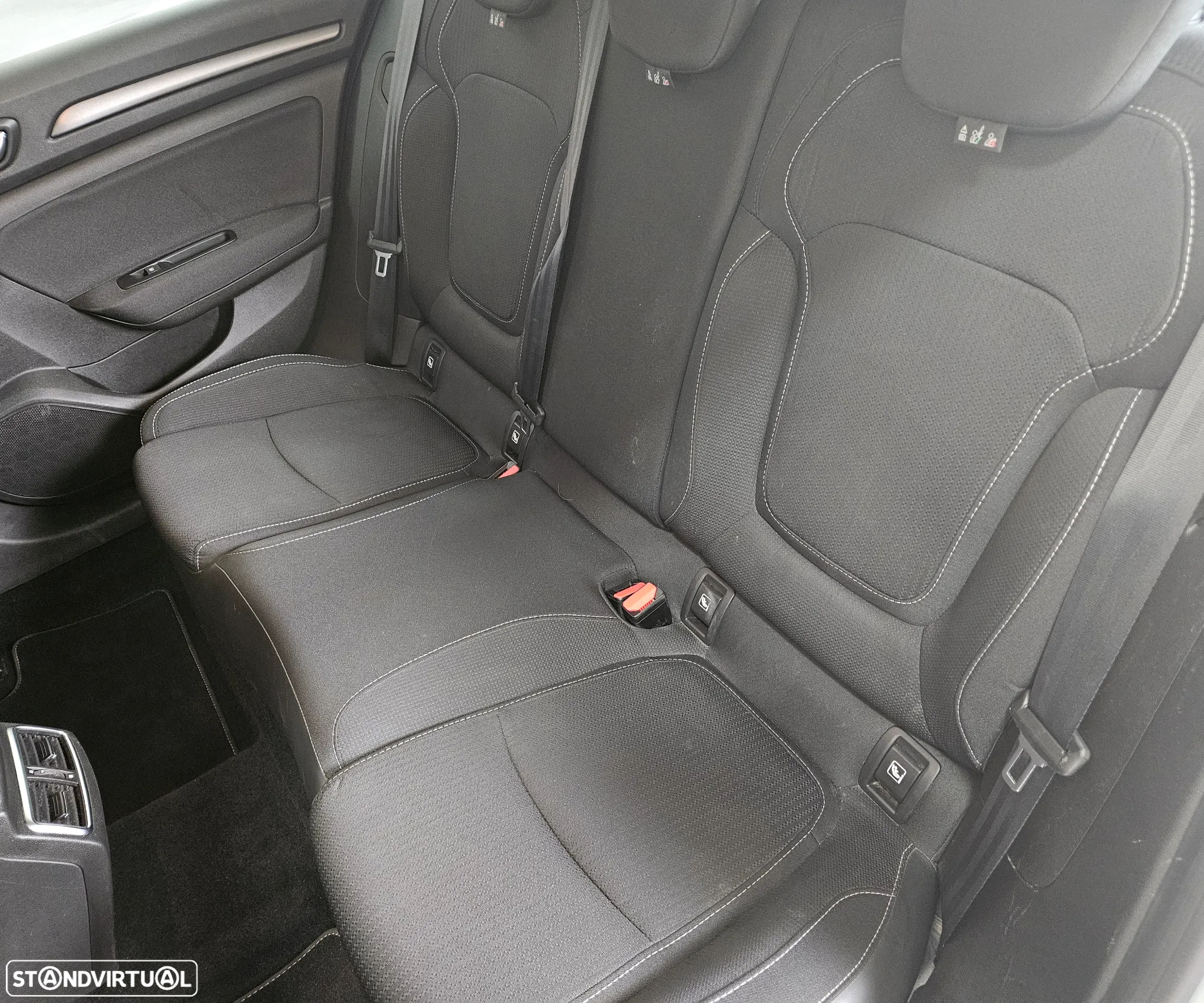 Renault Mégane Sport Tourer TCe 115 GPF ZEN - 37