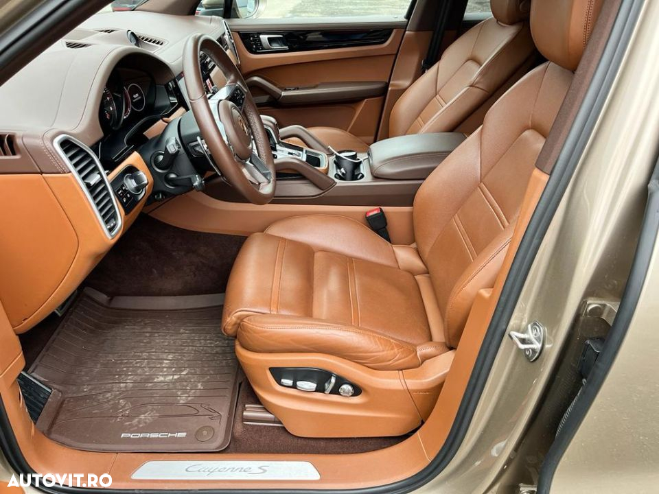 Porsche Cayenne - 24