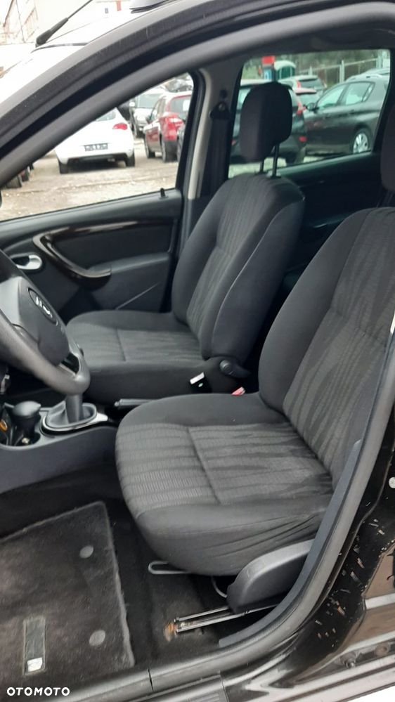 Dacia Duster 1.6 16V 4x2 - 12