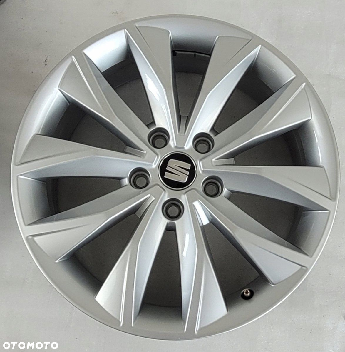 FELGI SEAT ATECA 7X17 17 ET45 5X112 575601025M - 5