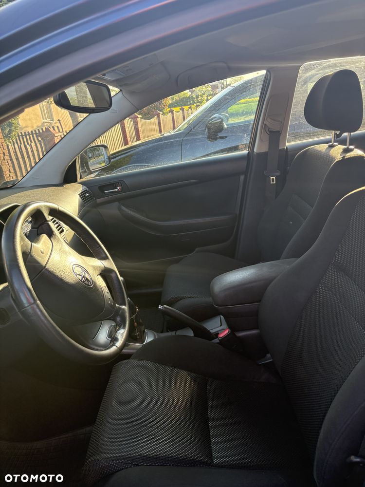 Toyota Avensis - 11