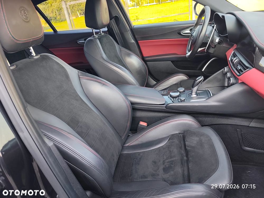 Alfa Romeo Giulia 2.9 V6 Bi-Turbo AT8 Quadrifoglio - 19