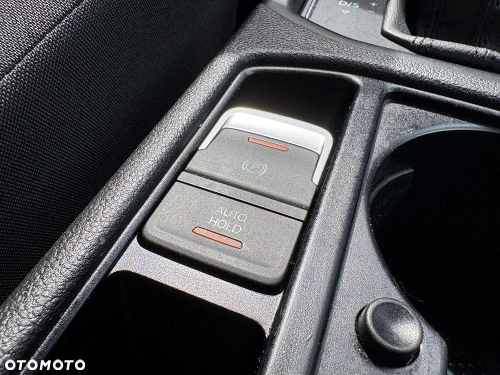 Volkswagen Touran - 27