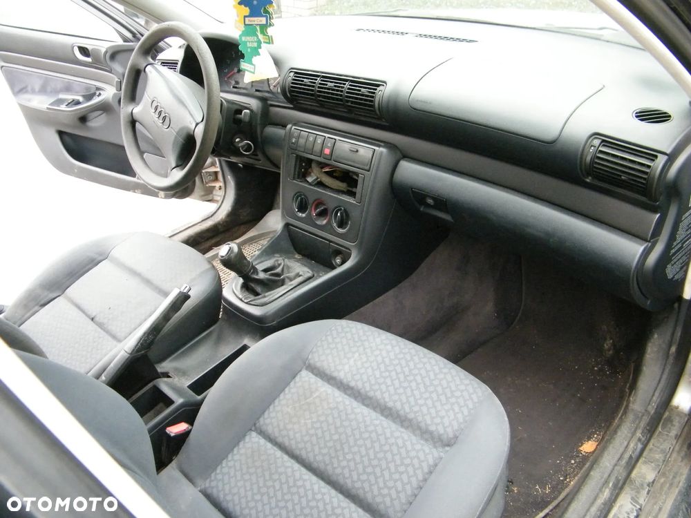Audi A4 B5 (94-01r.) 1.6 B 100KM. Silnik ADP pasuje do AHL, ANA, ARM Skrzynia CTD lakier LY7M. Cały na części. GWARANCJA !!!  Przód Tył Zestaw Komplet Drzwi Klapa Zderzak Błotnik Maska Grill Atrapa Szyba Pas Lampa Lusterko Boczki Fotel Kanapa Kokpit Deska Rozdzielcza Przełącznik Włącznik Sterownik Przewody Wiązka Instalacja Moduł Komputer Czujnik Listwa Pompa Alternator Wtryski Głowica Rozrusznik Kompresor Sprzęgło Dwumas Silnik Skrzynia ABS Klimatyzacji Paliwa Wspomagania Kolektor Turbina Przepustnica Zawór Chłodnica Koło Hak Belka Sanki Zawieszenie Mcpherson Półoś Amortyzator Wydech Tłumik Zacisk Most - 12