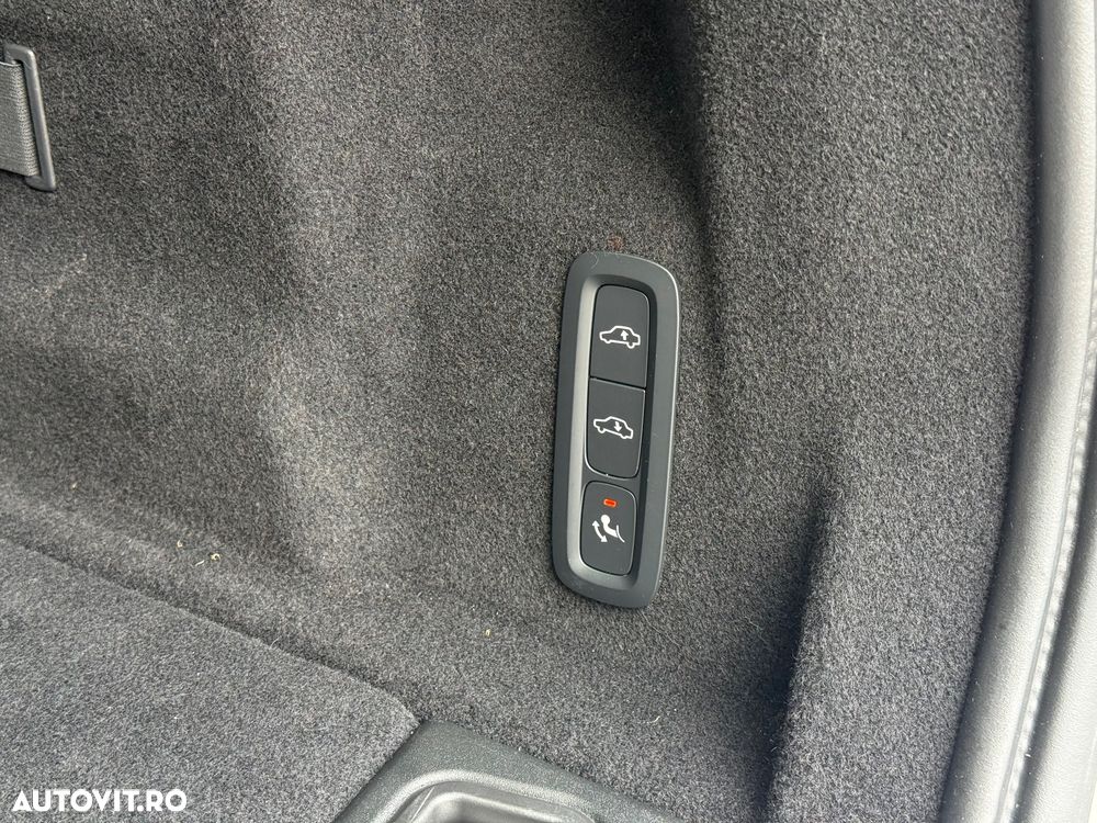 Volvo XC 60 D5 AWD R-Design - 27