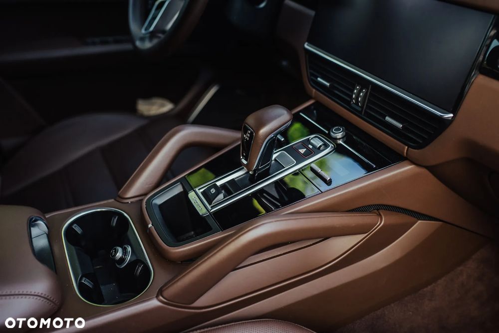 Porsche Cayenne Platinum Edition - 2