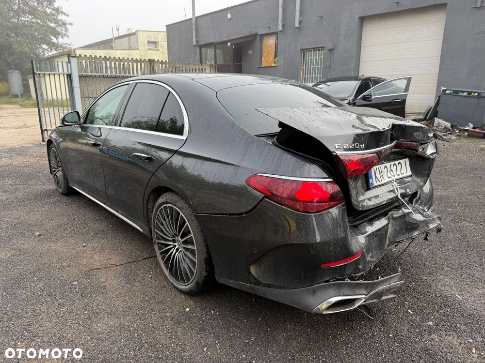 Mercedes-Benz Klasa E 220 d 4-Matic AMG/Avantgarde - 3