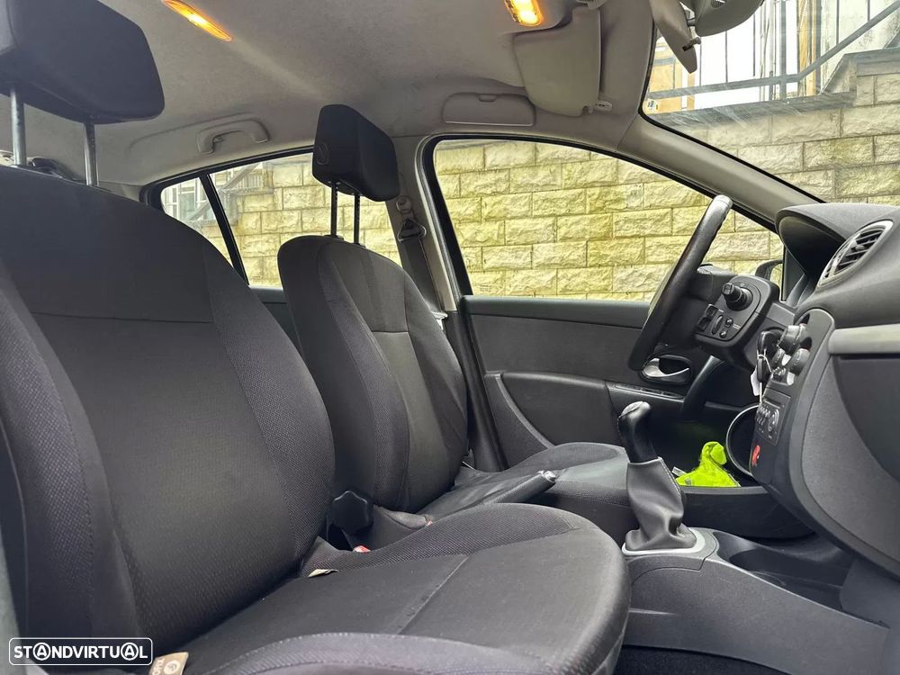 Renault Clio 1.2 16V Confort Authentique - 16