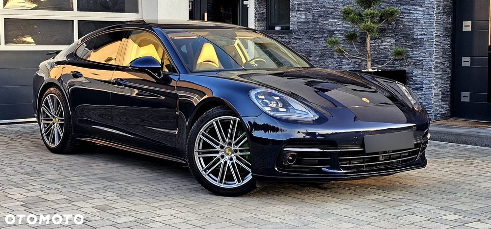 Porsche Panamera Standard - 1