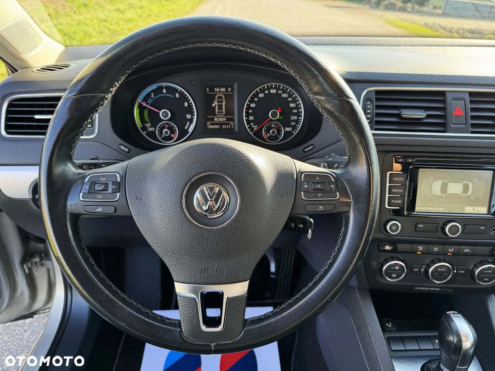 Volkswagen Jetta Hybrid - 36