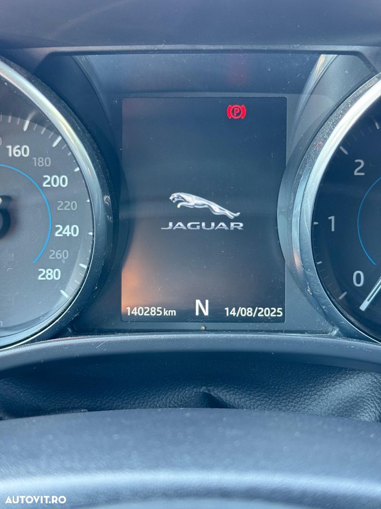 Jaguar XE 2.0 AWD R-Sport - 6