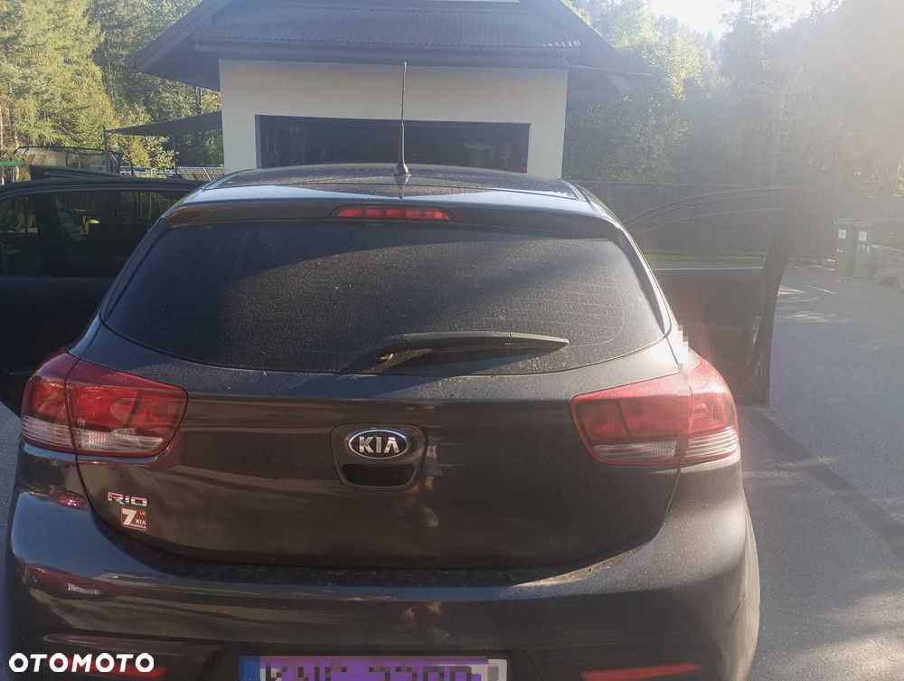 Kia Rio - 8