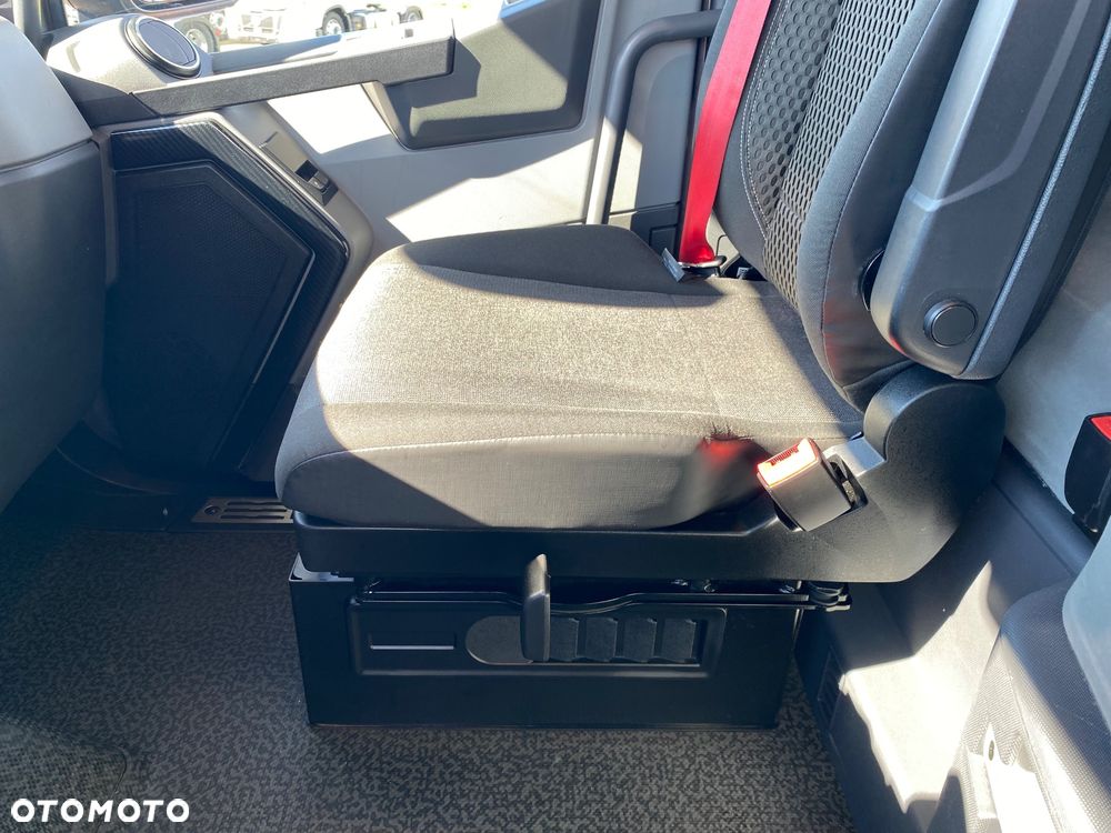 Renault THIGH480 High Sleeper Cab - 12