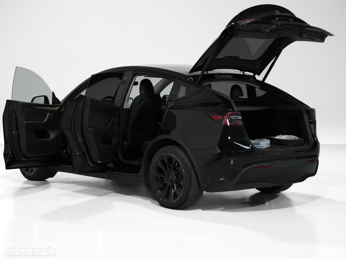 Tesla Model Y Long Range Dual Motor AWD - 4