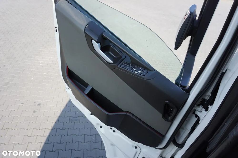 Volvo FH 16 / 650 / EURO 6 / ACC / 6 X 4 / RETARDER / HYDRAULIKA - 39