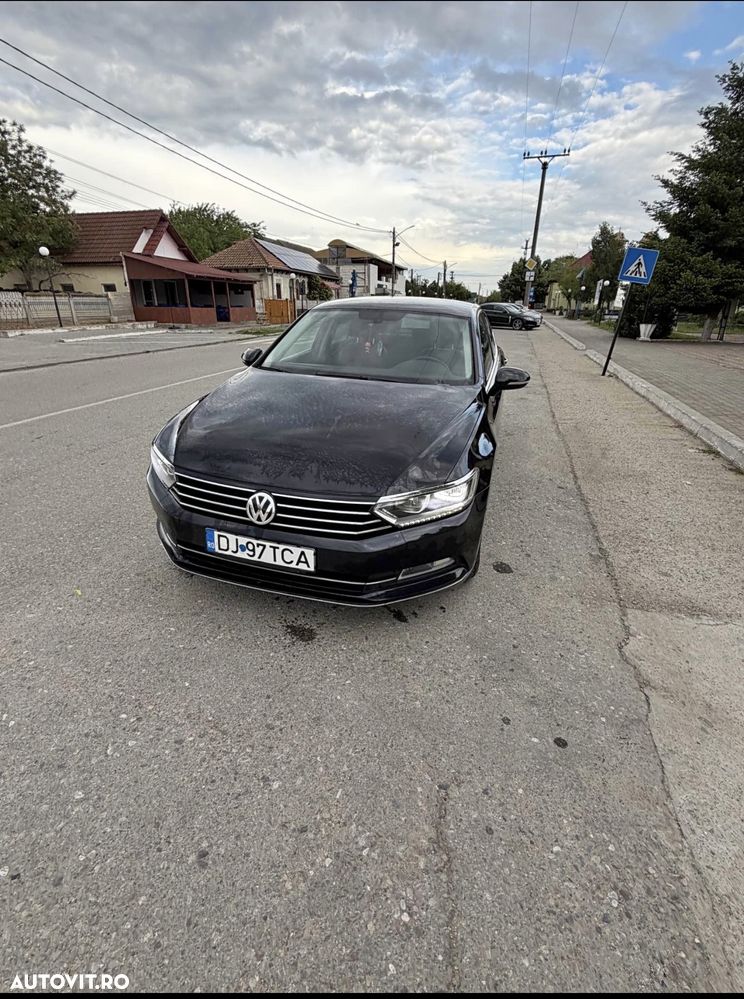 Volkswagen Passat - 1