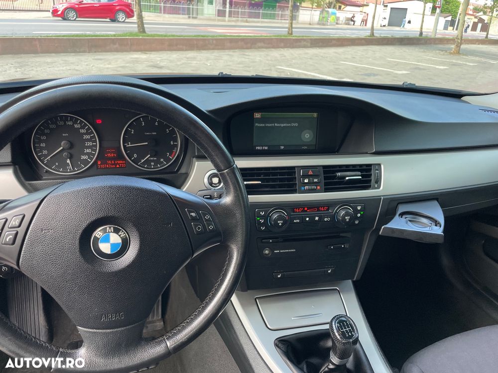 BMW Seria 3 318i - 10