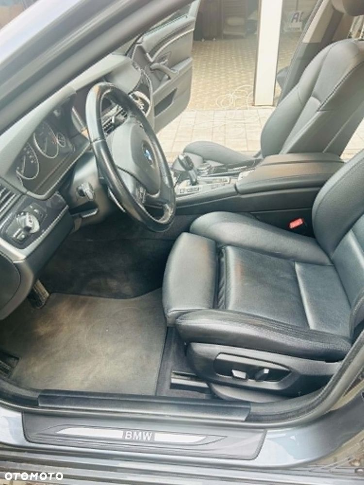 BMW Seria 5 520d xDrive - 14