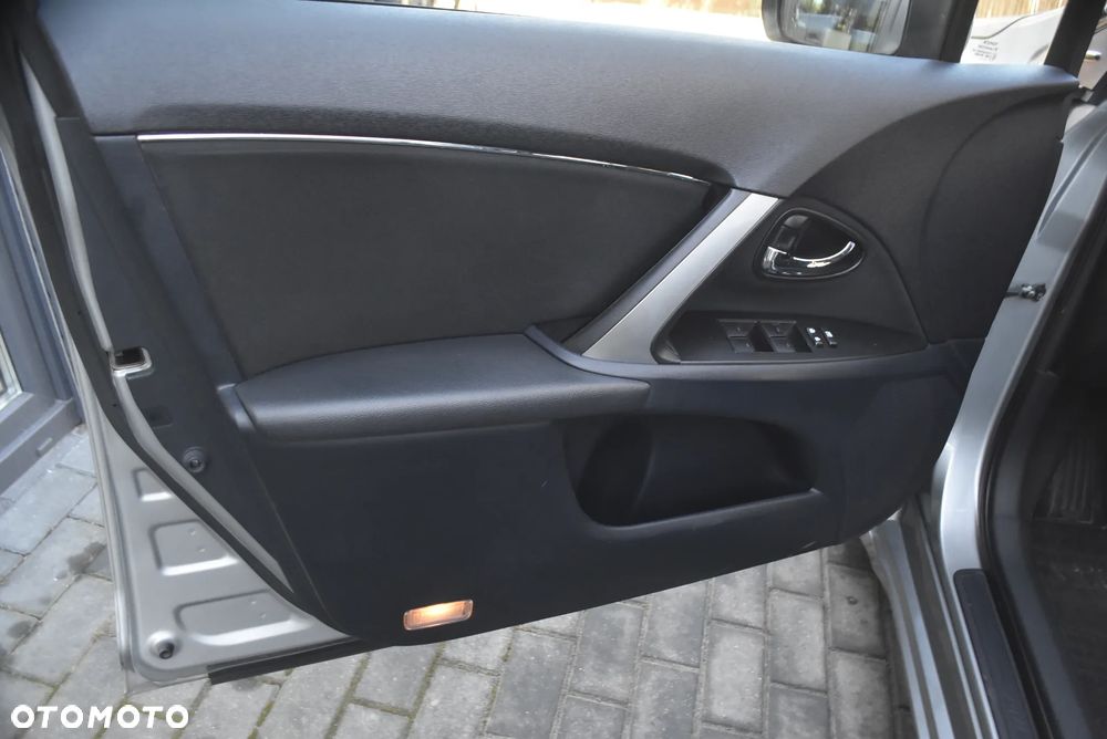 Toyota Avensis 2.2 D-4D Premium - 18