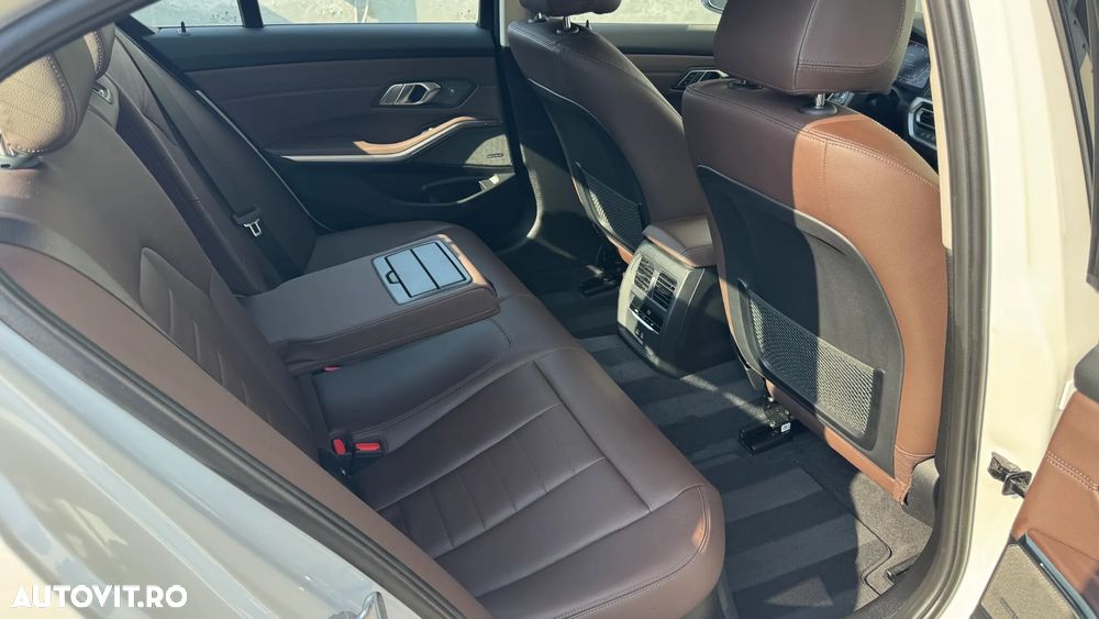 BMW Seria 3 330e Aut. Luxury Line - 15