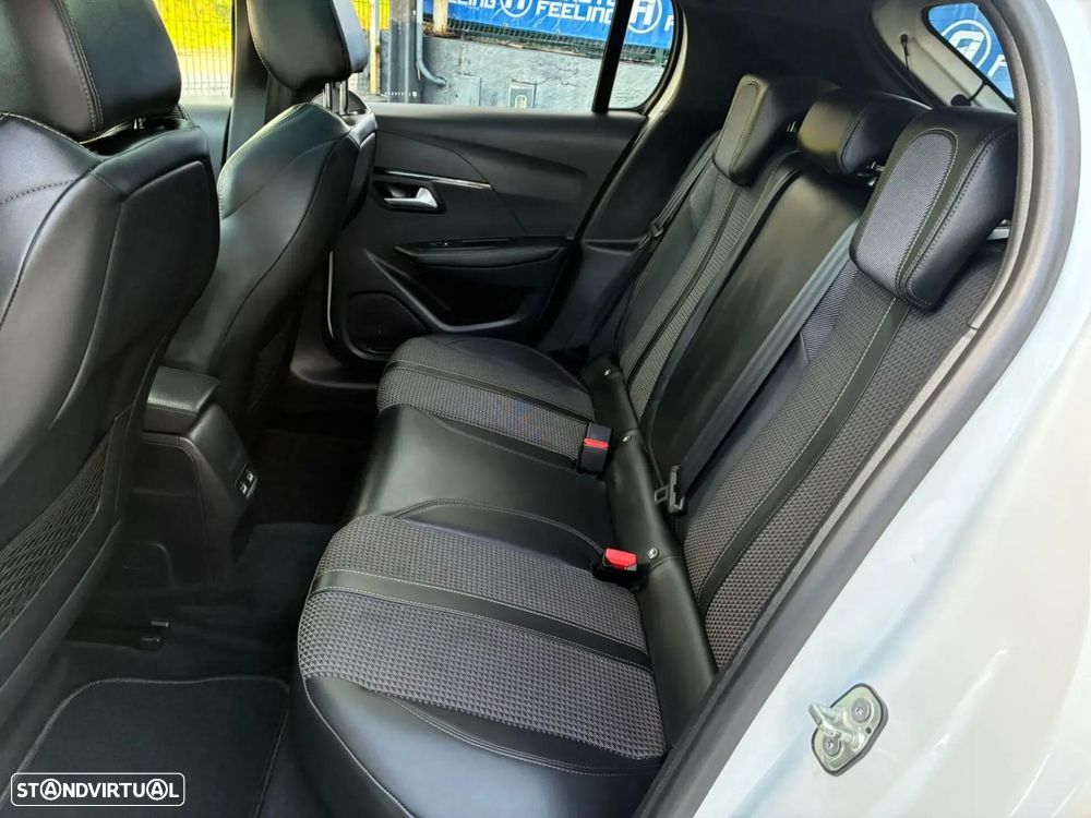 Peugeot e-208 - 27