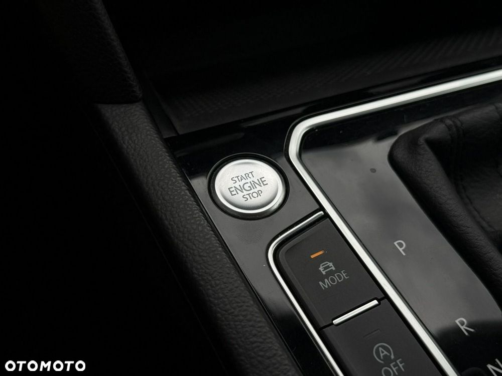Volkswagen Passat 2.0 TSI Elegance DSG - 28