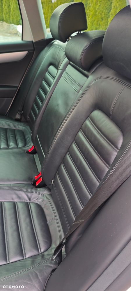 Volkswagen Passat 2.0 TDI Perfectline R-Style DSG - 14