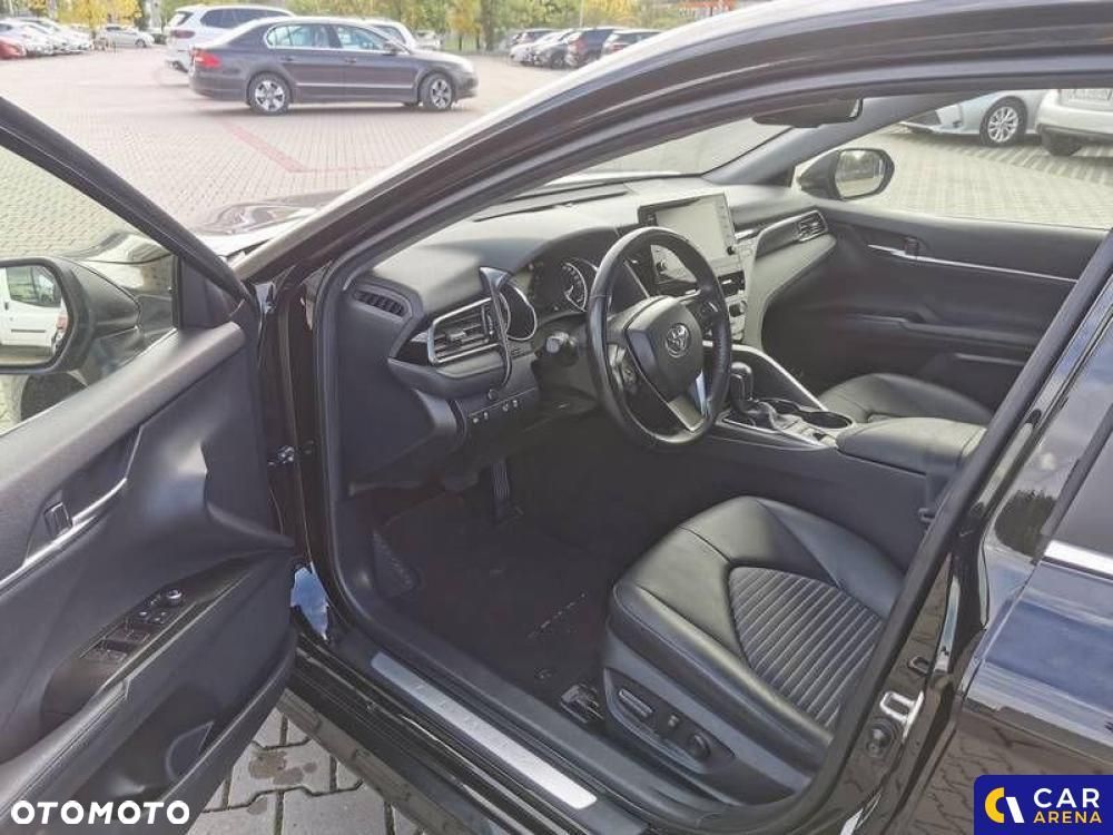Toyota Camry - 30