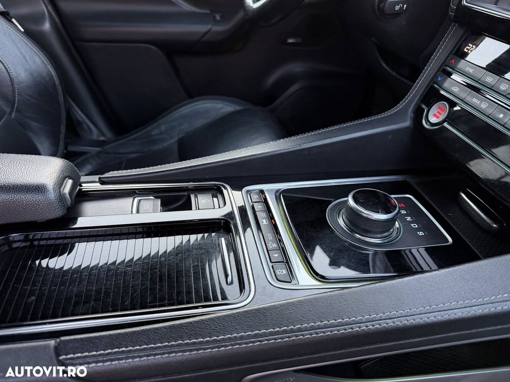 Jaguar F-Pace D300 AWD R-Dynamic HSE 90th Anniversary Edition - 15