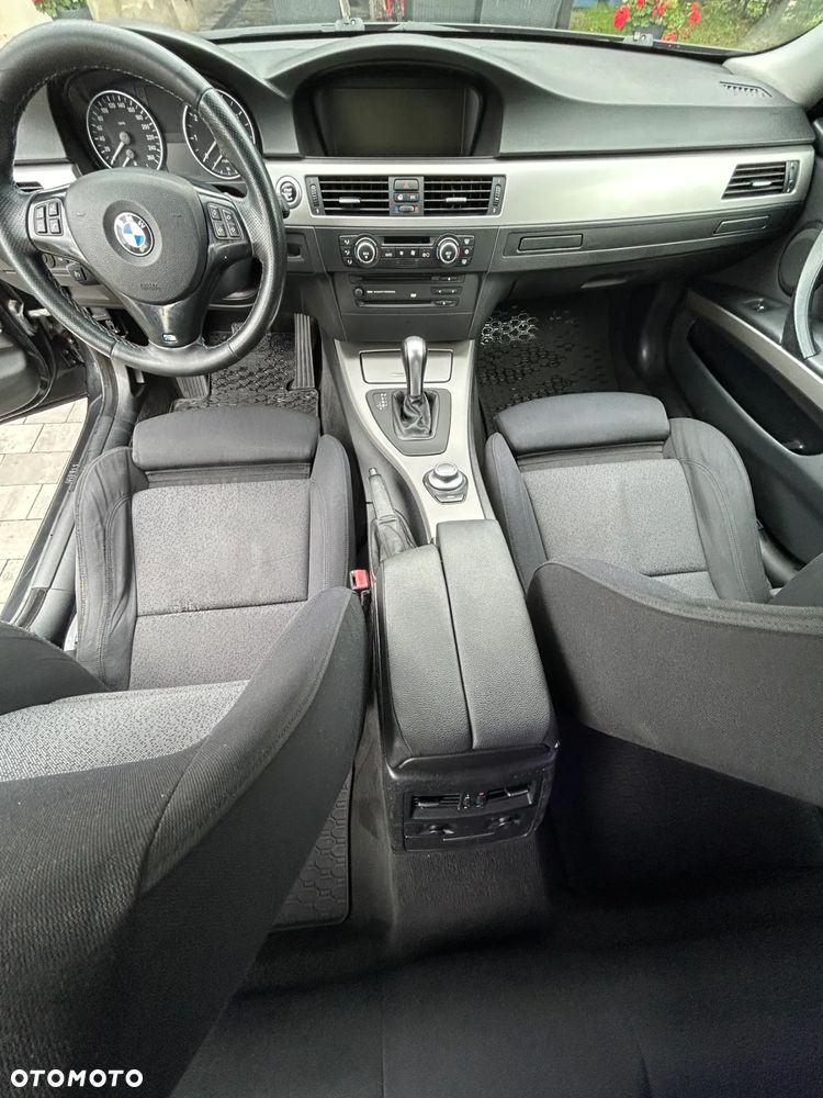 BMW Seria 3 318i Touring - 21